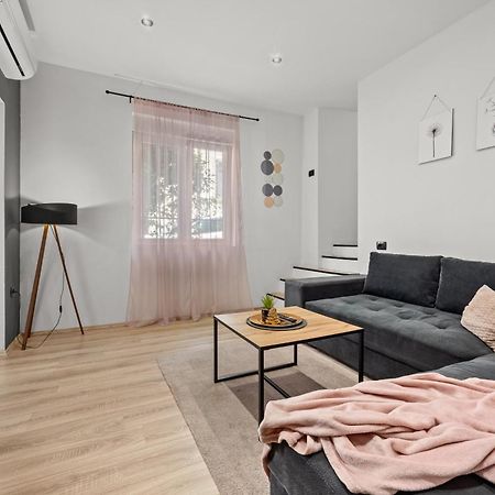 Apartment Rose Пула Екстериор снимка